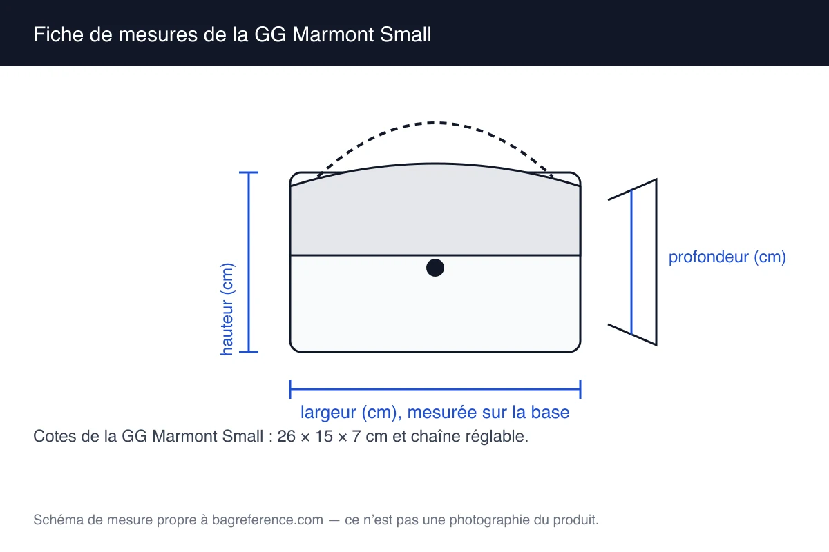 Dessin technique d’un sac à rabat, matelassé en chevron et quincaillerie au double G, coté 26 cm de largeur, 15 cm de hauteur et 7 cm de profondeur